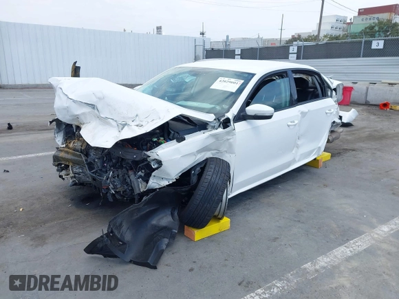 2014 Volkswagen Passat S z VIN 1VWAT7A30EC113737, wystawiony jako IAAI lot #42029001 z przebiegiem 115 378 mil mil oraz . Historia ofert i sprzedaży dostępna na DreamBid. Obrazek 18.