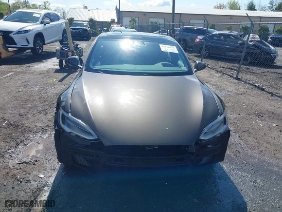 2018 Tesla Model S 75D with VIN 5YJSA1E48JF268871, listed as a IAAI auction lot 41966629 with 68,100 mi miles. Bid and sale history available at carsss.com. Image 13.
