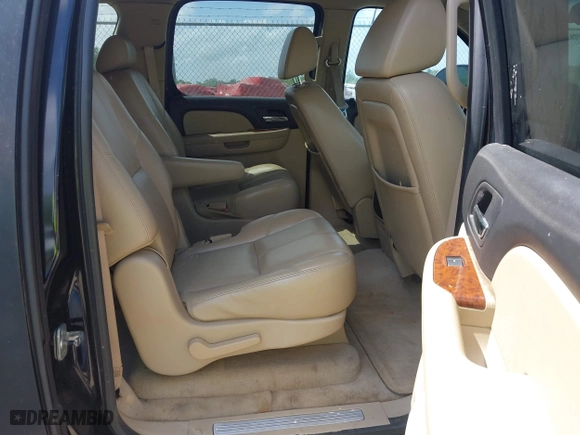 2007 Chevrolet Suburban LTZ with VIN 3GNFC16097G191395, listed as a IAAI auction lot 41965244 with 274,256 mi miles. Bid and sale history available at carsss.com. Image 8.