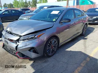2024 Kia Forte GT z VIN 3KPF44AC7RE802984, wystawiony jako IAAI lot #42147389 z przebiegiem 7018 mil mil oraz . Historia ofert i sprzedaży dostępna na DreamBid. Obrazek 2.