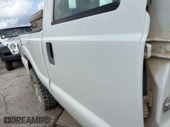 2011 Ford F-250 XL z VIN 1FT7W2B64BEC17079, wystawiony jako IAAI lot #42890662 z przebiegiem 106 522 mil mil oraz . Historia ofert i sprzedaży dostępna na DreamBid. Obrazek 28.