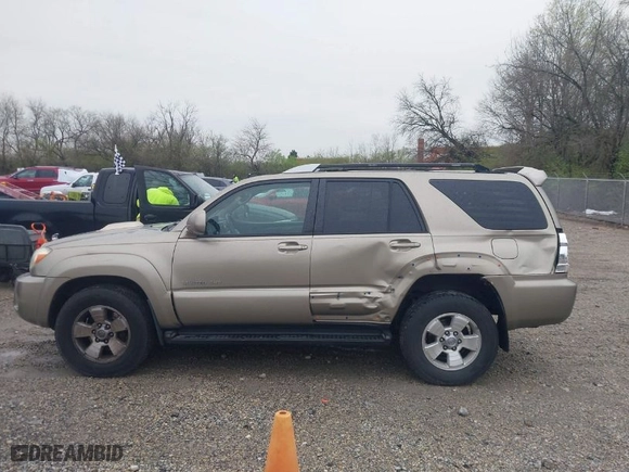 2006 Toyota 4Runner Limited with VIN JTEBT17R568030272, listed as a IAAI auction lot 41958596 with 220,847 mi miles. Bid and sale history available at carsss.com. Image 14.