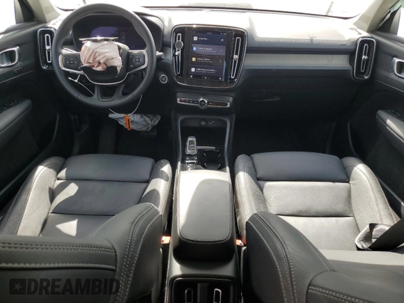 2024 Volvo XC40 Plus Bright Theme z VIN YV4L12UE7R2283166, wystawiony jako Copart lot #54067355 z przebiegiem 2 749 mil mil oraz Szkoda całkowita • Salvage title. Historia ofert i sprzedaży dostępna na DreamBid. Obrazek 8.