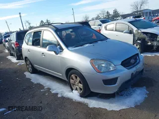 2008 Kia Rondo LX with VIN KNAFG526687175843, listed as a IAAI auction lot 41615152 with 233,131 mi miles. Bid and sale history available at carsss.com. Image 1.