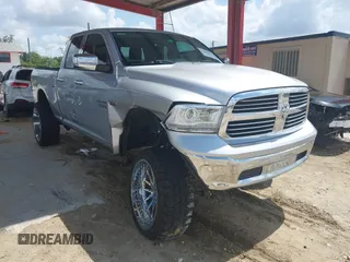 2013 Ram 1500 Big Horn z VIN 1C6RR7GT4DS710333, wystawiony jako IAAI lot #42380487 z przebiegiem 97 113 mil mil oraz . Historia ofert i sprzedaży dostępna na DreamBid. Obrazek 1.