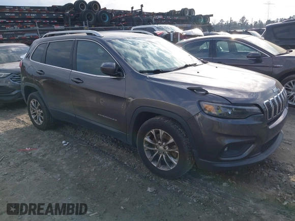 2019 Jeep Cherokee Latitude Plus z VIN 1C4PJLLB2KD143876, wystawiony jako IAAI lot #41660356 z przebiegiem 55 065 mil mil oraz . Historia ofert i sprzedaży dostępna na DreamBid. Obrazek 1.