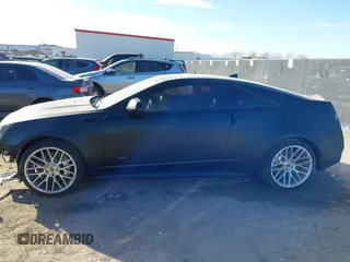 2011 Cadillac CTS-V z VIN 1G6DV1EP1B0120393, wystawiony jako IAAI lot #41322988 z przebiegiem 140 421 mil mil oraz . Historia ofert i sprzedaży dostępna na DreamBid. Obrazek 15.