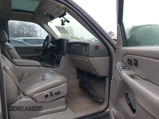 2006 Chevrolet Tahoe LT with VIN 1GNEC13ZX6R112202, listed as a IAAI auction lot 41474740 with 385,902 mi miles. Bid and sale history available at carsss.com. Image 5.