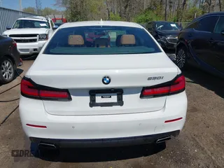 2021 BMW 5 Series 530i z VIN WBA53BH01MWW96851, wystawiony jako IAAI lot #41997994 z przebiegiem 85 608 mil mil oraz . Historia ofert i sprzedaży dostępna na DreamBid. Obrazek 16.