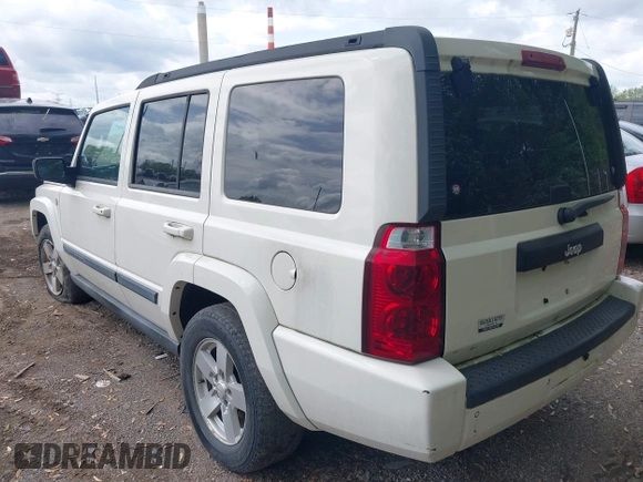 2007 Jeep Commander with VIN 1J8HG48N77C611652, listed as a IAAI auction lot 42144524 with 211,976 mi miles. Bid and sale history available at carsss.com. Image 3.