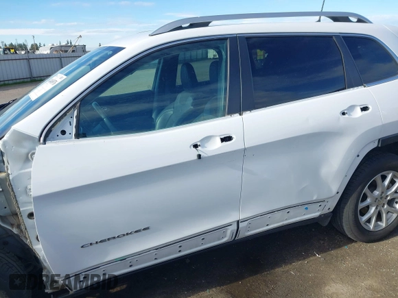 2018 Jeep Cherokee Latitude Plus with VIN 1C4PJLLB0JD584971, listed as a IAAI auction lot 41460976 with 64,100 mi miles. Bid and sale history available at carsss.com. Image 20.