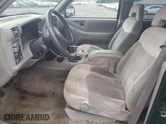 1997 GMC Jimmy SLS with VIN 1GKDT13WXV2563104, listed as a Copart auction lot 86317834 with 121,791 mi miles and Salvage Title. Bid and sale history available at carsss.com. Image 7.