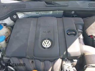 2013 Volkswagen Beetle 2.5L with VIN 3VW5P7AT3DM811617, listed as a IAAI auction lot 42055769 with 93,810 mi miles and . Bid and sale history available at DreamBid. Image 10.