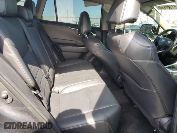 2021 Toyota RAV4 XLE Premium with VIN 2T3C1RFV3MC136191, listed as a Copart auction lot 61188995 with 53,524 mi miles and Salvage title. Bid and sale history available at DreamBid. Image 10.