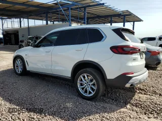 2023 BMW X5 xDrive45e z VIN 5UXTA6C02P9N98430, wystawiony jako Copart lot #51509085 z przebiegiem 24 093 mil mil oraz Szkoda całkowita • Salvage title. Historia ofert i sprzedaży dostępna na DreamBid. Obrazek 2.