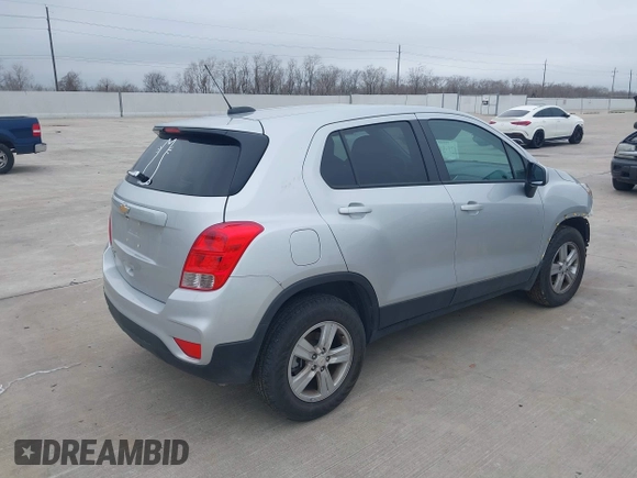 2022 Chevrolet Trax LS with VIN KL7CJNSM1NB527142, listed as a IAAI auction lot 41571815 with 13,136 mi miles. Bid and sale history available at carsss.com. Image 4.