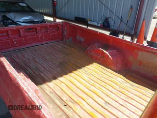 1992 Toyota Pickup DLX z VIN JT4RN82P8N5056666, wystawiony jako IAAI lot #42320829 z przebiegiem 147 032 mil mil oraz . Historia ofert i sprzedaży dostępna na DreamBid. Obrazek 8.