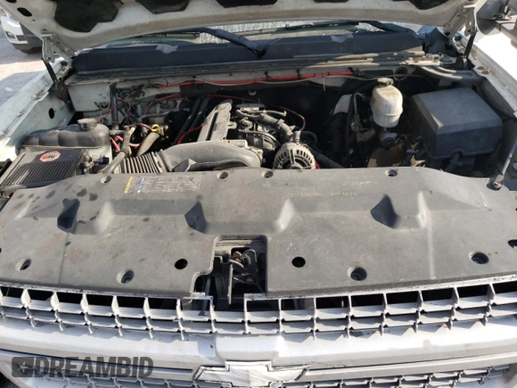 2008 Chevrolet Silverado 3500HD SRW Work Truck with VIN 1GCHC33K48F100412, listed as a Copart auction lot 44030635 with 275,913 mi miles and Salvage Title. Bid and sale history available at carsss.com. Image 12.