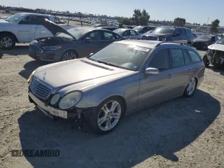 2006 Mercedes-Benz E 500 with VIN WDBUH83J96X194071, listed as a Copart auction lot 71035284 with 121,818 mi miles and Salvage Title. Bid and sale history available at carsss.com. Image 1.