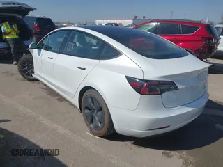2021 Tesla Model 3 Long Range z VIN 5YJ3E1EB0MF860289, wystawiony jako IAAI lot #41771854 z przebiegiem 190 892 mil mil oraz . Historia ofert i sprzedaży dostępna na DreamBid. Obrazek 3.