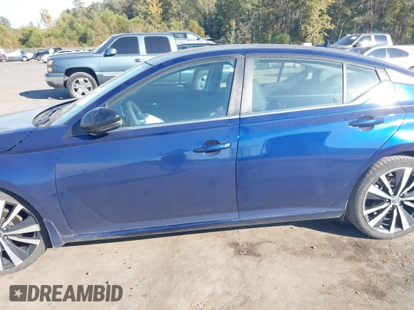 2019 Nissan Altima 2.5 SR with VIN 1N4BL4CV2KN319426, listed as a IAAI auction lot 40690601 with 98,875 mi miles. Bid and sale history available at carsss.com. Image 14.