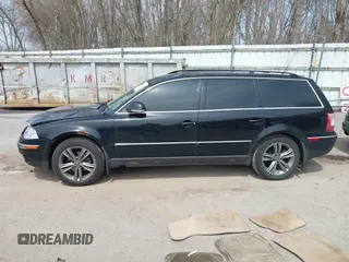 2005 Volkswagen Passat GLS z VIN WVWCE63B15E131558, wystawiony jako IAAI lot #42069590 z przebiegiem 241 886 mil mil oraz . Historia ofert i sprzedaży dostępna na DreamBid. Obrazek 14.
