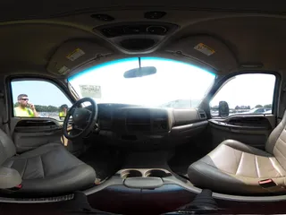 2003 Ford Excursion Limited с VIN 1FMNU43S83EC62057, выставлен на аукционе IAAI как лот 42392383 с пробегом 166 670 миль миль и . История ставок и продаж доступна на DreamBid. Изображение 20.
