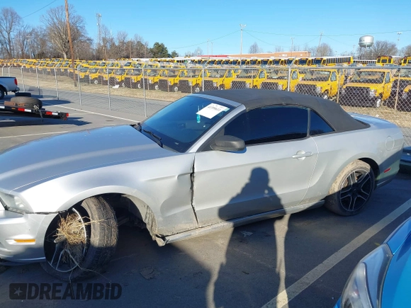 2014 Ford Mustang V6 с VIN 1ZVBP8EM8E5264833, выставлен на аукционе IAAI как лот 41399611 с пробегом 184 439 миль миль и . История ставок и продаж доступна на DreamBid. Изображение 14.