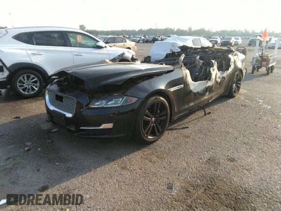 2017 Jaguar XJ with VIN SAJWJ2GD1H8W06644, listed as a IAAI auction lot 40012333 with 1 mi miles. Bid and sale history available at carsss.com. Image 2.