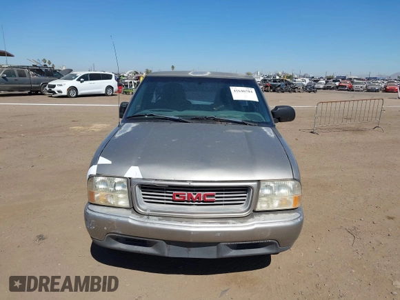 2000 GMC Sonoma SLS w/1SE Pkg with VIN 1GTCS1452YK293533, listed as a IAAI auction lot 41646784 with 121,173 mi miles. Bid and sale history available at carsss.com. Image 6.