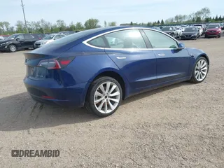 2018 Tesla Model 3 Long Range Battery z VIN 5YJ3E1EB7JF088224, wystawiony jako IAAI lot #42097665 z przebiegiem Nie podano mil oraz . Historia ofert i sprzedaży dostępna na DreamBid. Obrazek 4.