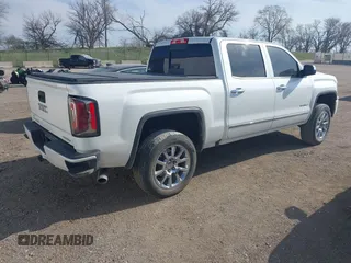 2017 GMC Sierra 1500 Denali z VIN 3GTU2PEC8HG502379, wystawiony jako IAAI lot #42040538 z przebiegiem 108 960 mil mil oraz . Historia ofert i sprzedaży dostępna na DreamBid. Obrazek 4.