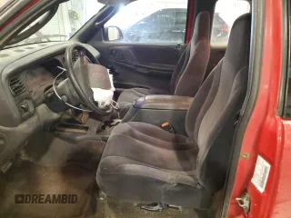 2000 Dodge Dakota Sport z VIN 1B7GL22N5YS674686, wystawiony jako Copart lot #57595365 z przebiegiem 109 685 mil mil oraz Szkody całkowita. Historia ofert i sprzedaży dostępna na DreamBid. Obrazek 7.
