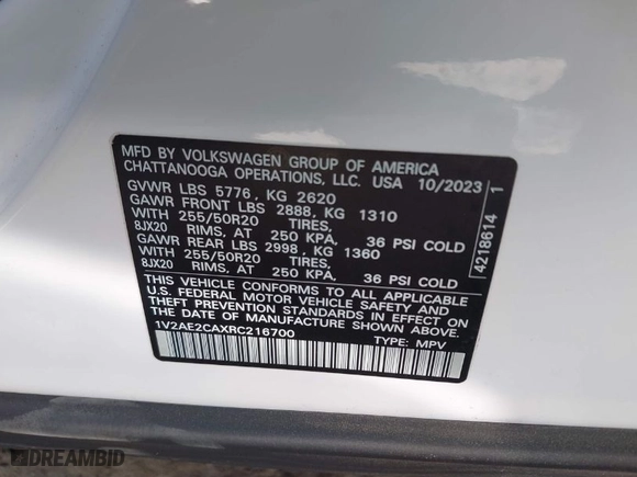 2024 Volkswagen Atlas Cross Sport 2.0T SEL R-Line with VIN 1V2AE2CAXRC216700, listed as a IAAI auction lot 41843937 with 14,470 mi miles. Bid and sale history available at carsss.com. Image 9.