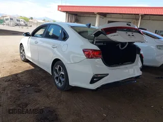 2020 Kia Forte LXS z VIN 3KPF24ADXLE152263, wystawiony jako IAAI lot #42218444 z przebiegiem 88 828 mil mil oraz . Historia ofert i sprzedaży dostępna na DreamBid. Obrazek 3.