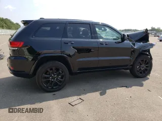 2022 Jeep Grand Cherokee WK Laredo X with VIN 1C4RJFAG0NC147931, listed as a Copart auction lot 62781483 with 9,586 mi miles and Salvage Title. Bid and sale history available at carsss.com. Image 3.