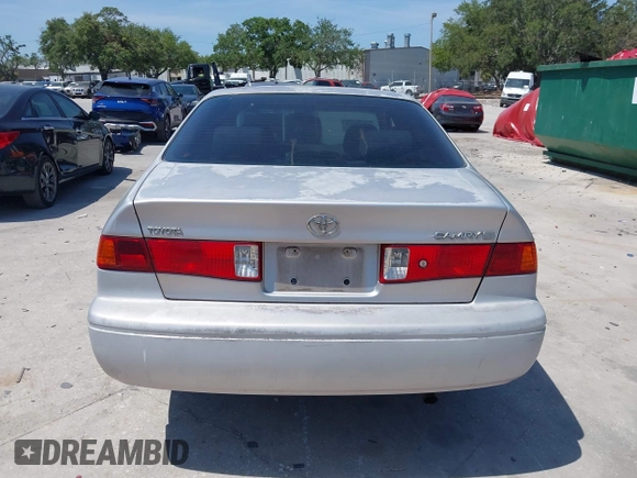 2000 Toyota Camry CE z VIN 4T1BG22K5YU972322, wystawiony jako IAAI lot #42098429 z przebiegiem 122 351 mil mil oraz . Historia ofert i sprzedaży dostępna na DreamBid. Obrazek 16.