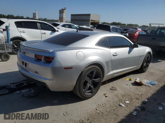 2013 Chevrolet Camaro LT z VIN 2G1FB1E31D9113862, wystawiony jako Copart lot #70308254 z przebiegiem Nie podano mil oraz Szkoda całkowita • Salvage title. Historia ofert i sprzedaży dostępna na DreamBid. Obrazek 3.