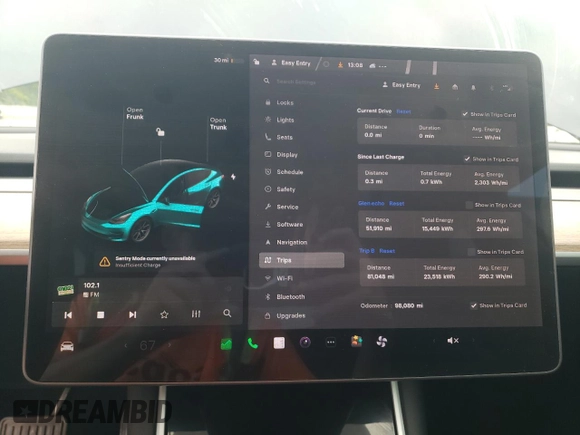 2020 Tesla Model 3 Long Range z VIN 5YJ3E1EB7LF710646, wystawiony jako Copart lot #57403355 z przebiegiem 98 080 mil mil oraz Szkoda całkowita • Salvage title. Historia ofert i sprzedaży dostępna na DreamBid. Obrazek 9.