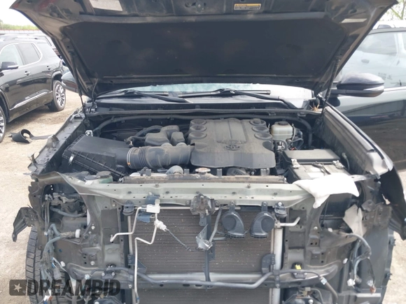 2016 Toyota 4Runner Limited with VIN JTEBU5JR8G5386084, listed as a IAAI auction lot 42017386 with 86,272 mi miles and . Bid and sale history available at DreamBid. Image 10.