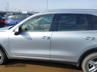 2011 Porsche Cayenne S Hybrid with VIN WP1AE2A20BLA91823, listed as a IAAI auction lot 41919847 with 190,623 mi miles. Bid and sale history available at carsss.com. Image 14.