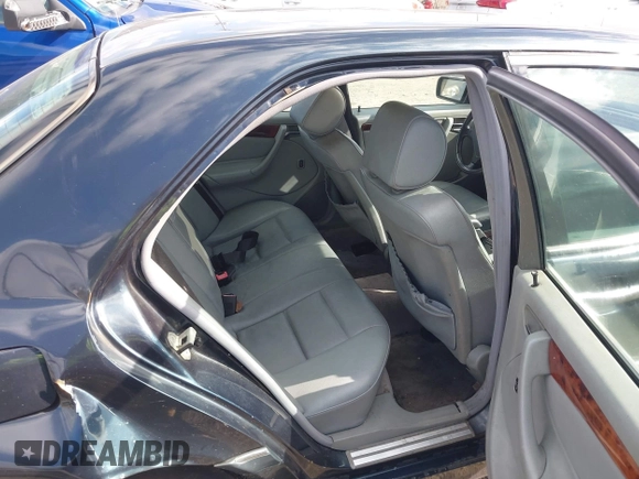 1998 Mercedes-Benz C 230/260/280/320 with VIN WDBHA23G2WA646839, listed as a IAAI auction lot 41983171 with 176,887 mi miles and . Bid and sale history available at carsss.com. Image 8.