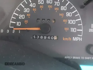 2002 Pontiac Grand Prix GT z VIN 1G2WP52K82F256389, wystawiony jako IAAI lot #40822299 z przebiegiem 178 940 mil mil oraz . Historia ofert i sprzedaży dostępna na DreamBid. Obrazek 7.