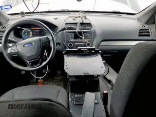 2017 Ford Police Interceptor Utility z VIN 1FM5K8ARXHGB15585, wystawiony jako Copart lot #58861855 z przebiegiem 95 176 mil mil oraz Szkoda całkowita • Salvage title. Historia ofert i sprzedaży dostępna na DreamBid. Obrazek 8.