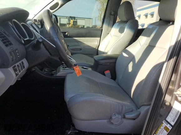 2015 Toyota Tacoma z VIN 3TMLU4EN3FM165978, wystawiony jako Copart lot #49920255 z przebiegiem 134 974 mil mil oraz Szkoda całkowita • Salvage title. Historia ofert i sprzedaży dostępna na DreamBid. Obrazek 7.