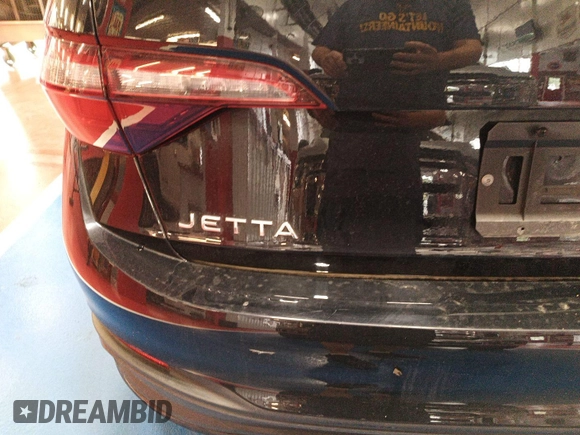 2024 Volkswagen Jetta S z VIN 3VW5M7BU1RM076143, wystawiony jako IAAI lot #42786512 z przebiegiem 30 201 mil mil oraz . Historia ofert i sprzedaży dostępna na DreamBid. Obrazek 24.