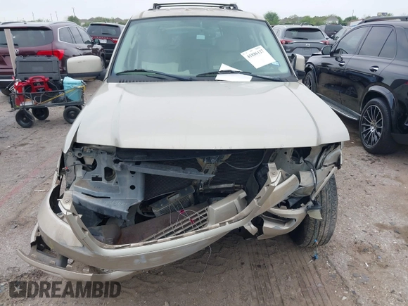 2006 Ford Expedition z VIN 1FMPU19506LA98375, wystawiony jako IAAI lot #41886127 z przebiegiem 251 121 mil mil oraz . Historia ofert i sprzedaży dostępna na DreamBid. Obrazek 12.
