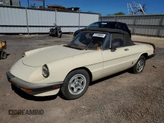 1983 Alfa Romeo Spider Veloce z VIN ZARBA5419D1016371, wystawiony jako Copart lot #71136854 z przebiegiem 78 432 mil mil oraz Szkody całkowita. Historia ofert i sprzedaży dostępna na DreamBid. Obrazek 1.