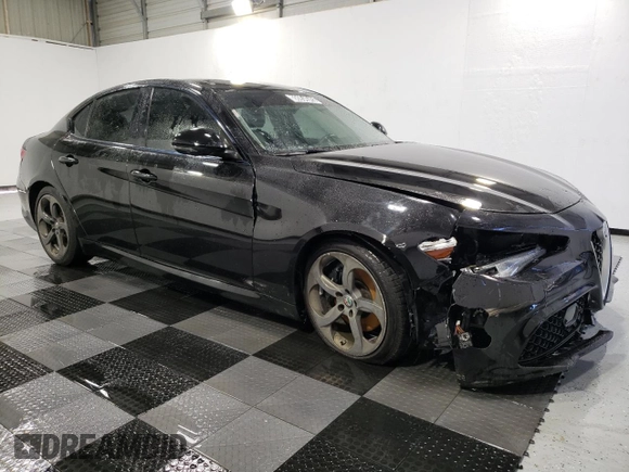 2017 Alfa Romeo Giulia with VIN ZARFAEBN8H7549189, listed as a Copart auction lot 88954045 with 95,233 mi miles and Clean Title. Bid and sale history available at carsss.com. Image 4.