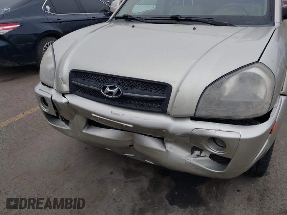 2007 Hyundai Tucson SE with VIN KM8JN72D47U492545, listed as a IAAI auction lot 41727816 with 203,065 mi miles and . Bid and sale history available at DreamBid. Image 6.